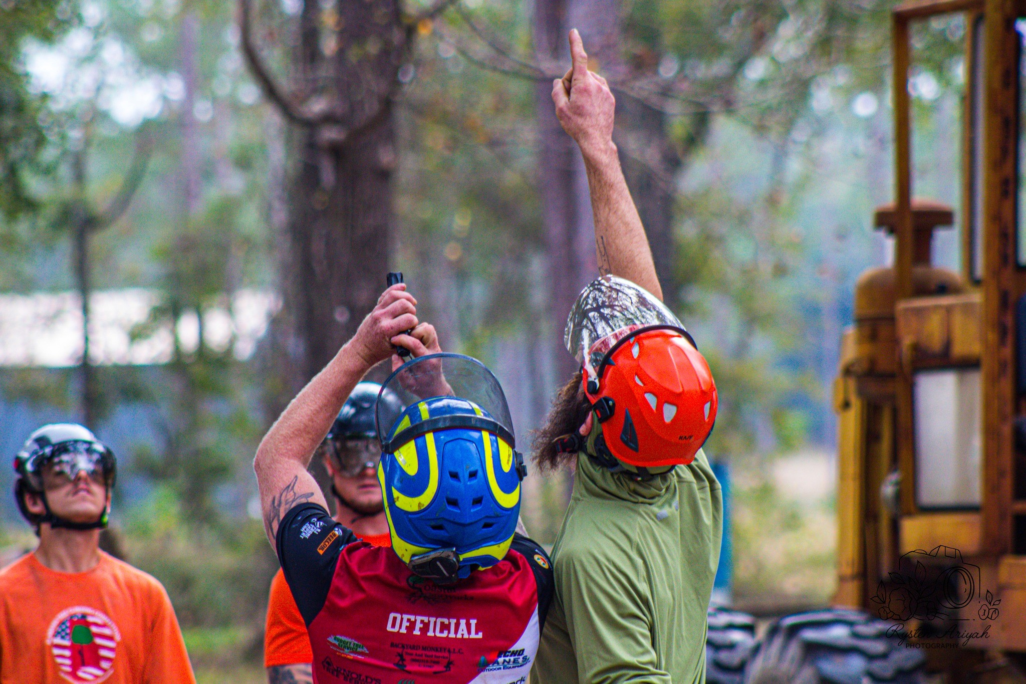 two participants pointing up in tree during climbing event at treeapalooza 2022