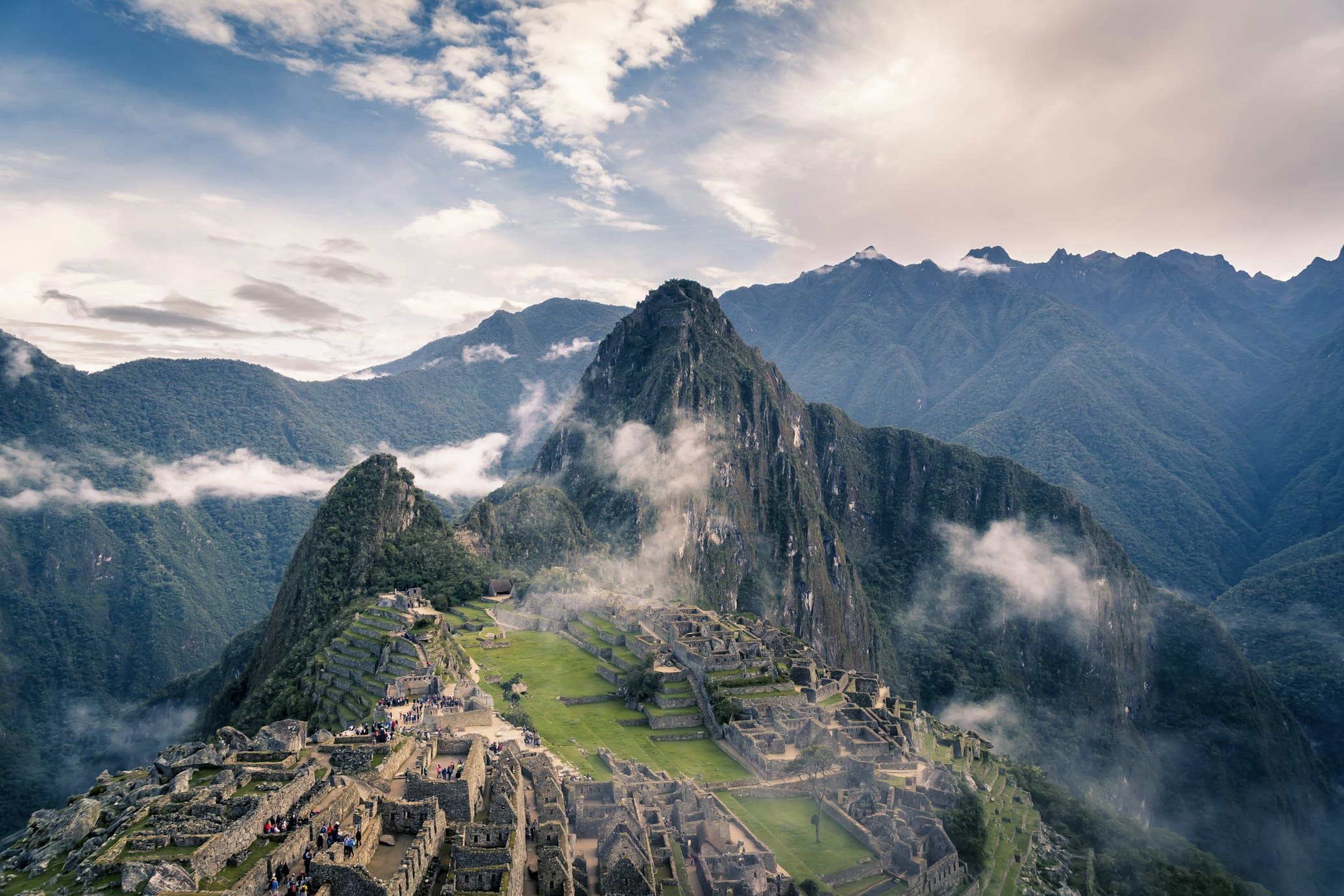 Ruinen von Machu Picchu als Symbol für das Oronos Friedenszentrum in Peru.
