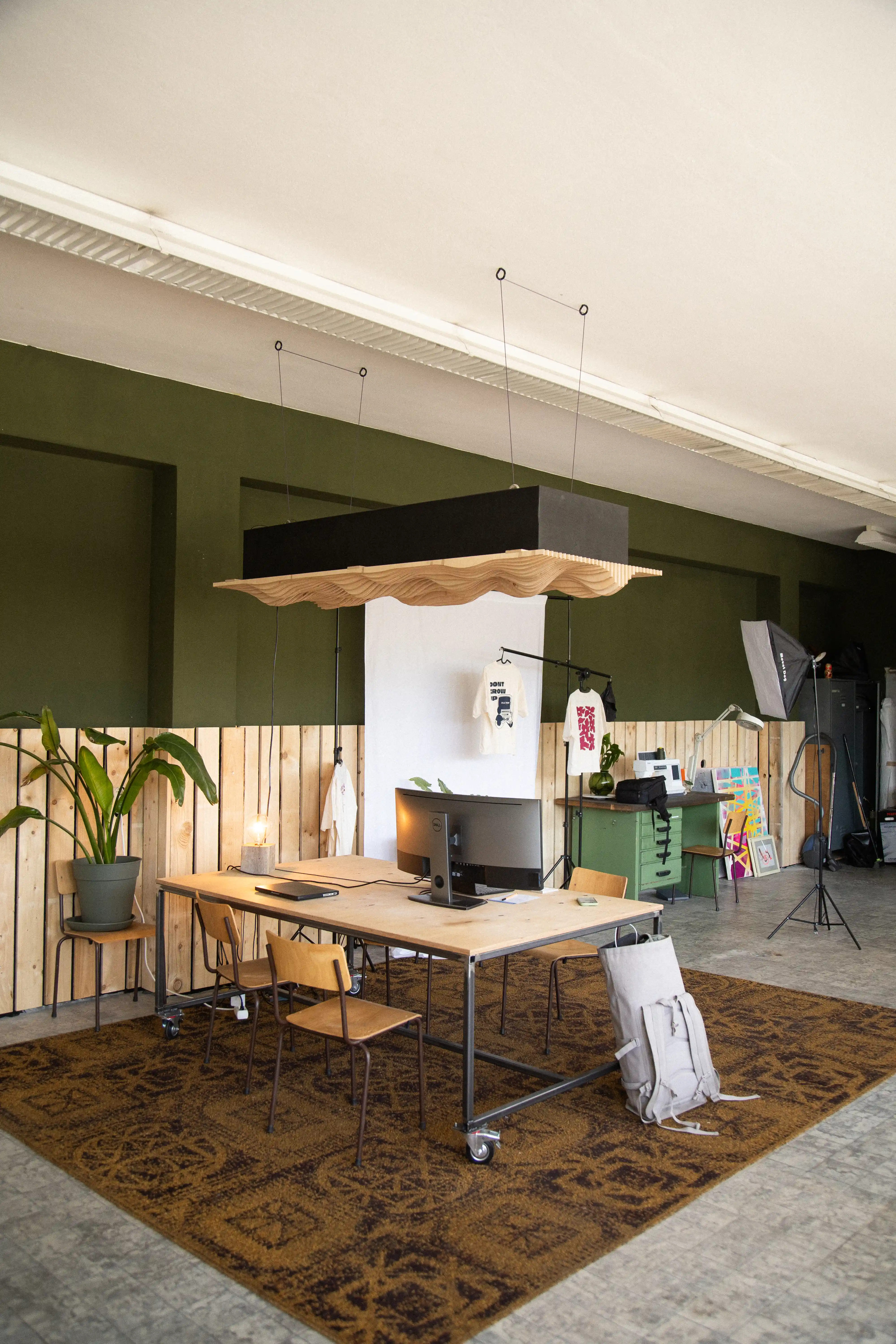 Aufnahme vom Arbeitsplatz mit Pflanzen