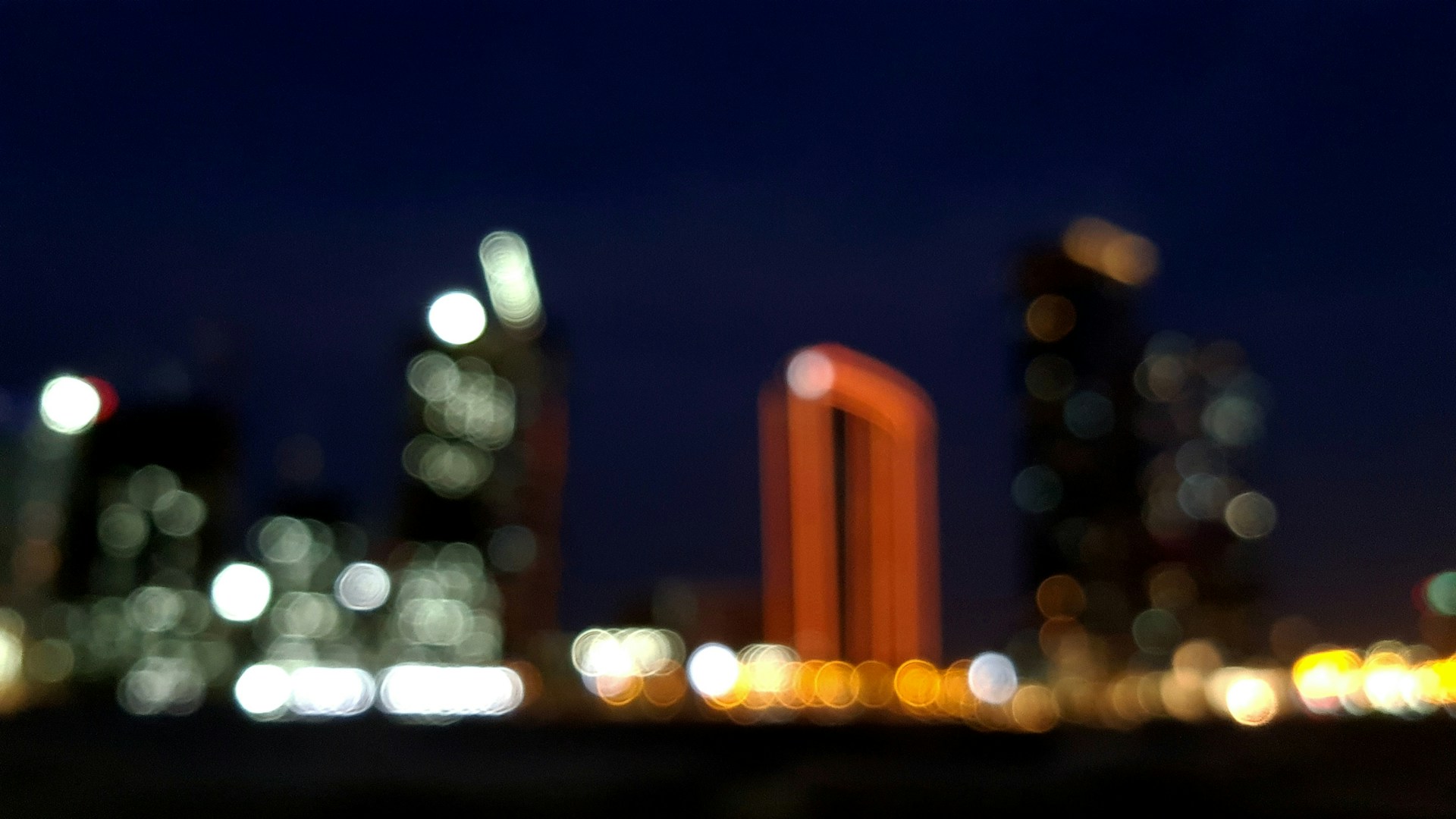Out-of-Focus Aesthetic in the evening with a City landscape.