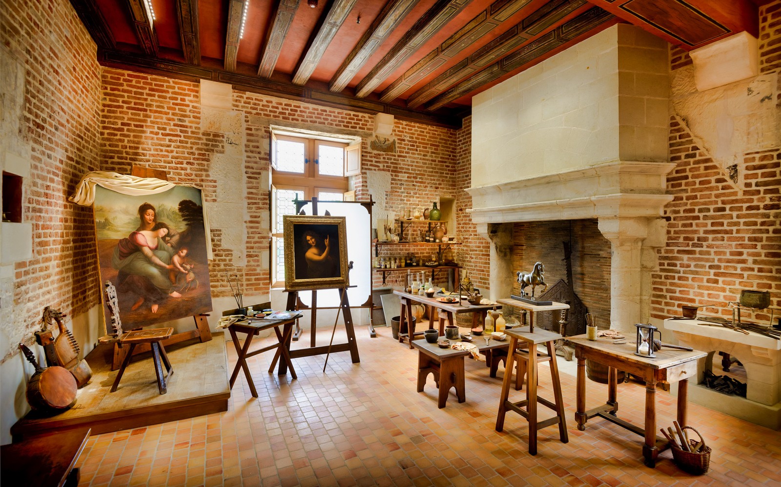 Château du Clos Lucé interior with Leonardo da Vinci's artworks and historical artifacts.