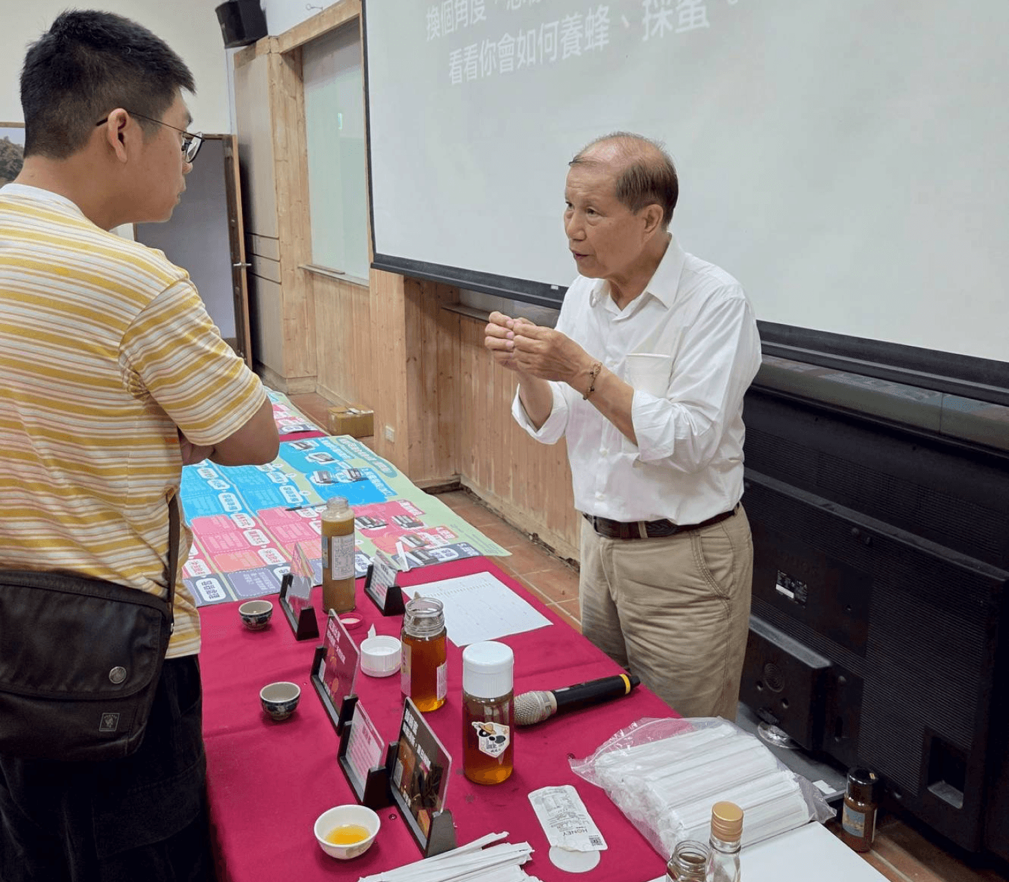 A man stading with Surfboard