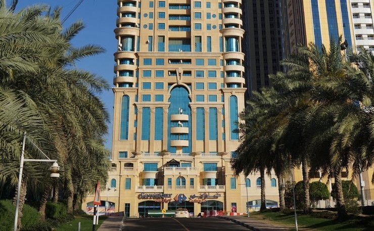 Front view of Marina Crown. Our real estate team specializes in exclusive listings within this luxury skyscraper.