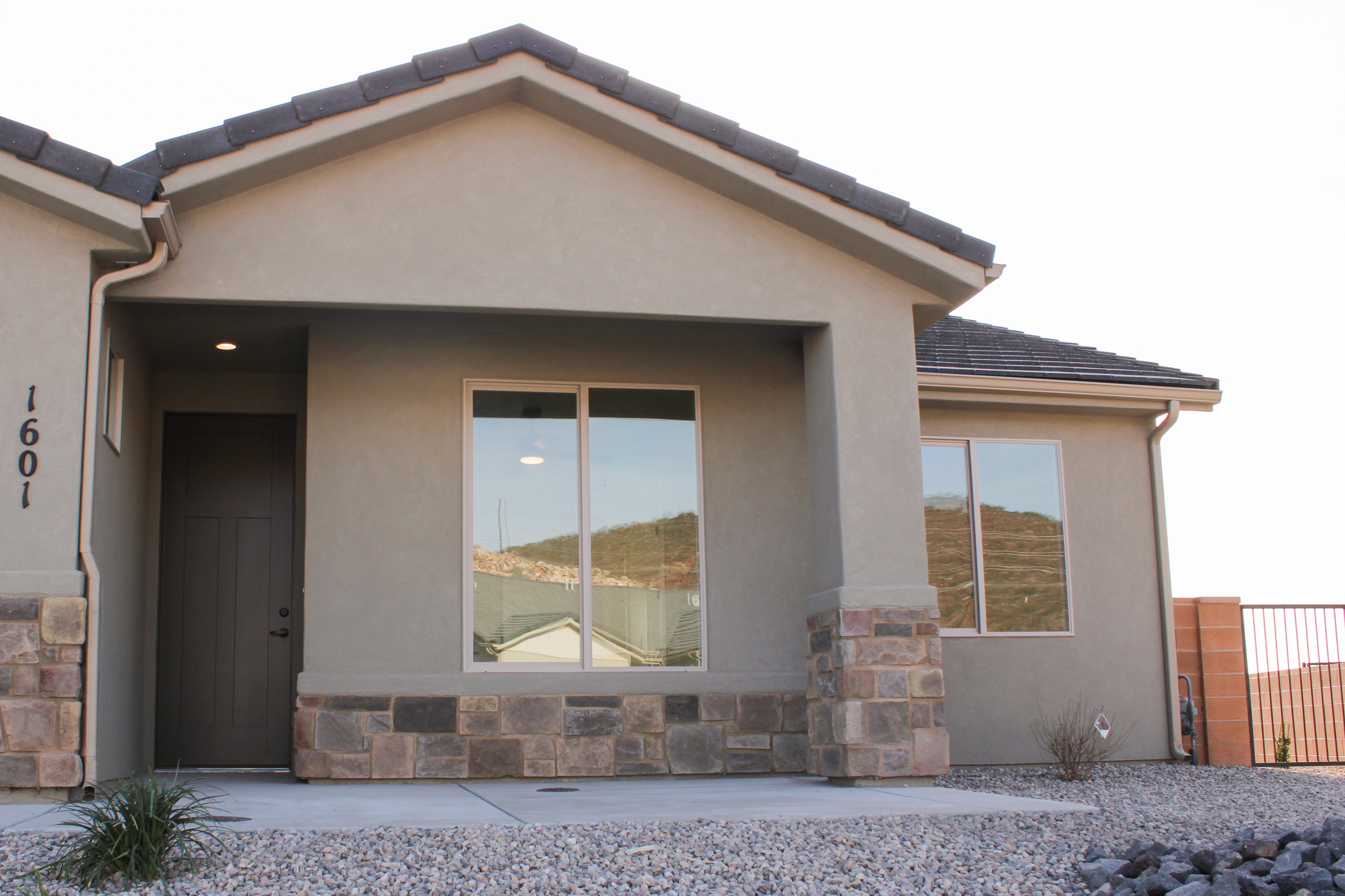 Front view of the Golden Hour custom home in Hurricane, Utah with modern exterior finishes and large windows.