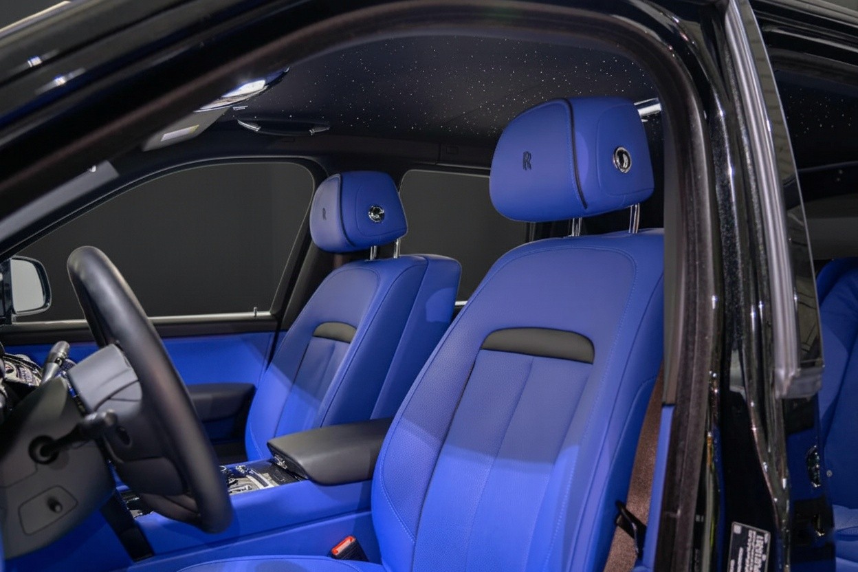 Rolls-Royce Cullinan Black Badge front interior luxury leather seats
