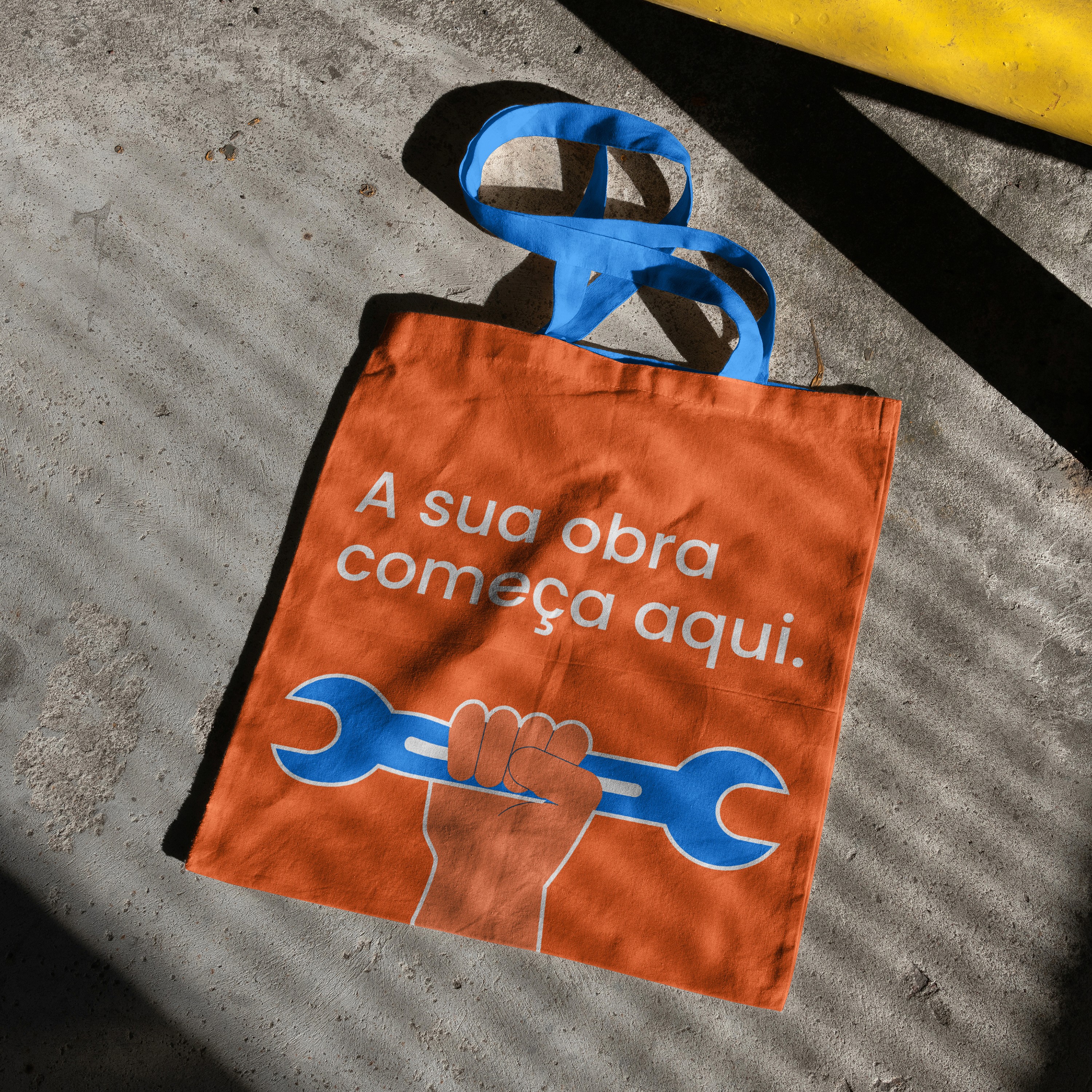 Ecobag com ilustração e slogan da marca