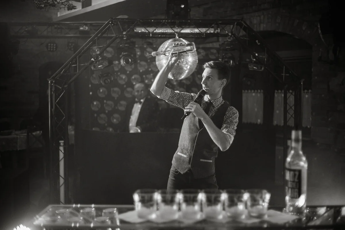 goście mobilnego baru na wesele zachwyceni obsługą barmańską