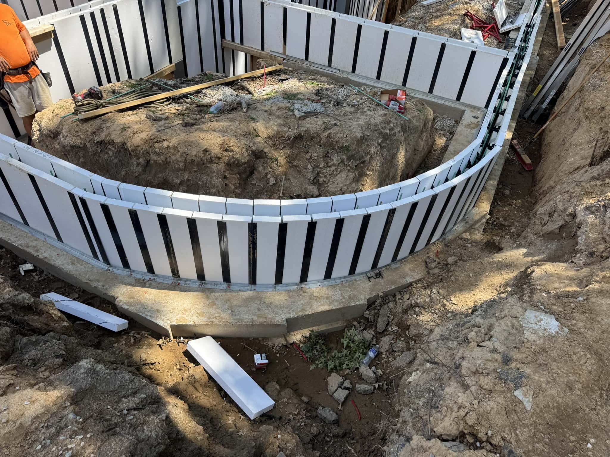 a radius wall build with Pow-R-Wall vertical ICF