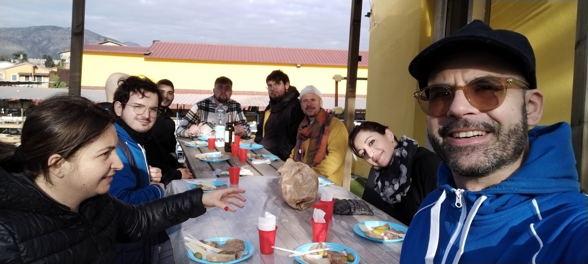 carlo celanetti e colleghi di lavoro a pranzo in azienda edile di famiglia