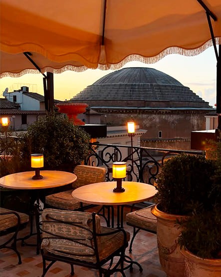 Крыша отеля Orient Express La Minerva в Риме, расположенный на площади с обелиском и храмом Пантеон.