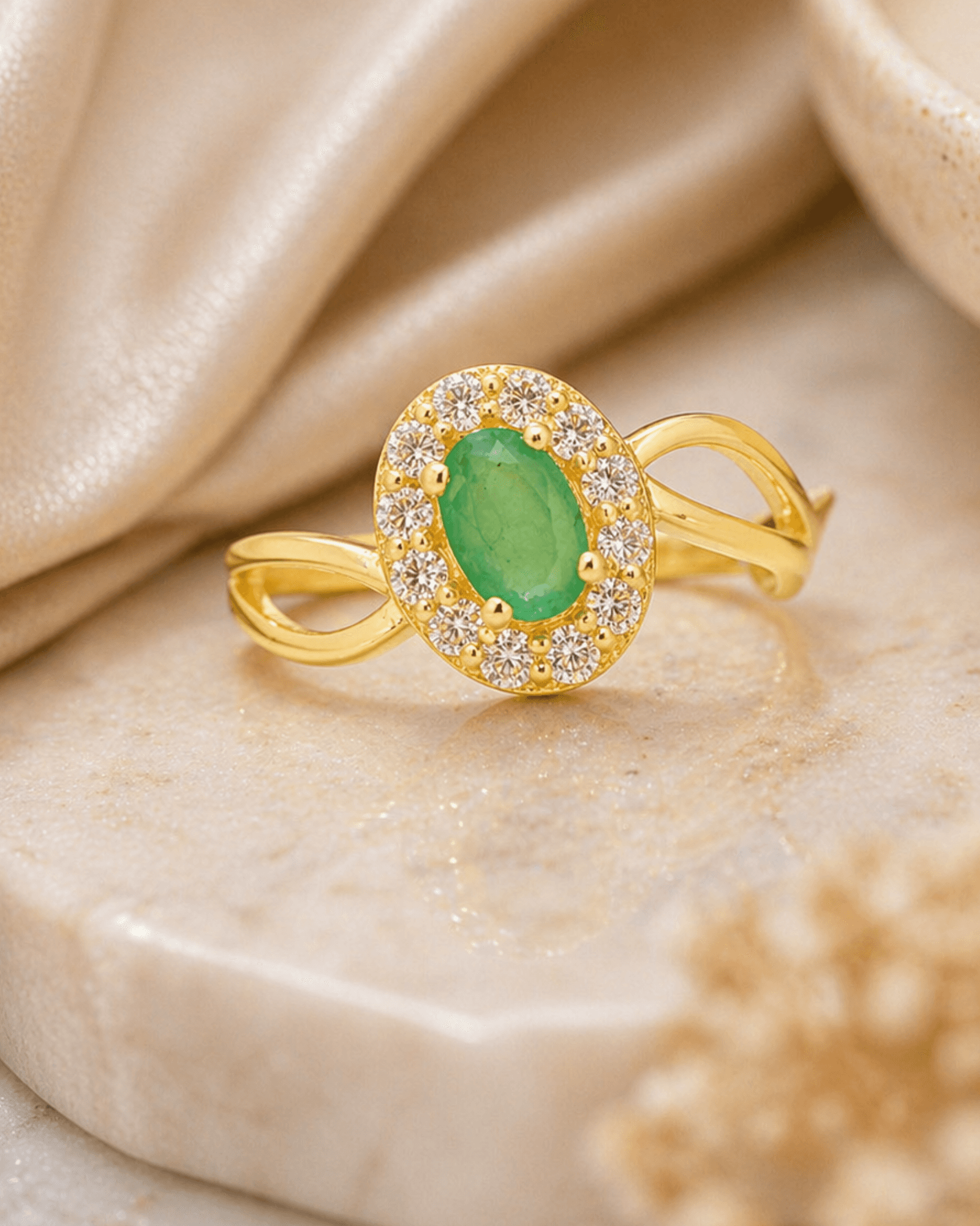 Bloomed emerald ring