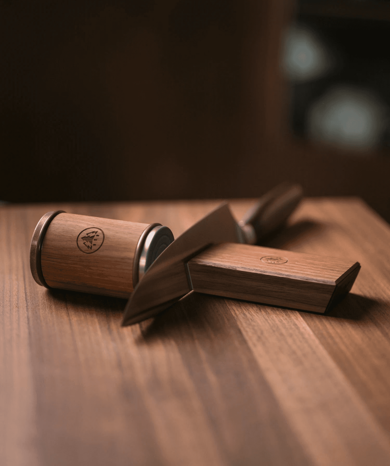 Close-up of the HORL diamond grinding disc in action, showcasing the durable diamonds included with every sharpener for fast results and a uniform grinding pattern.