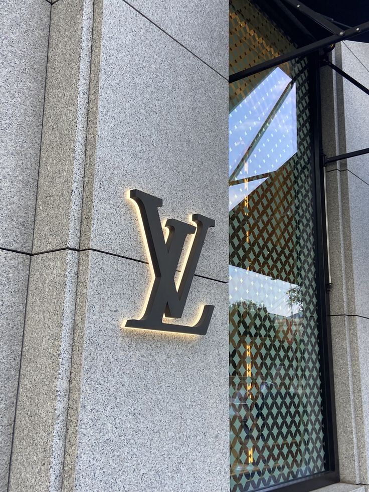 logo monogramme 3D retroéclairé