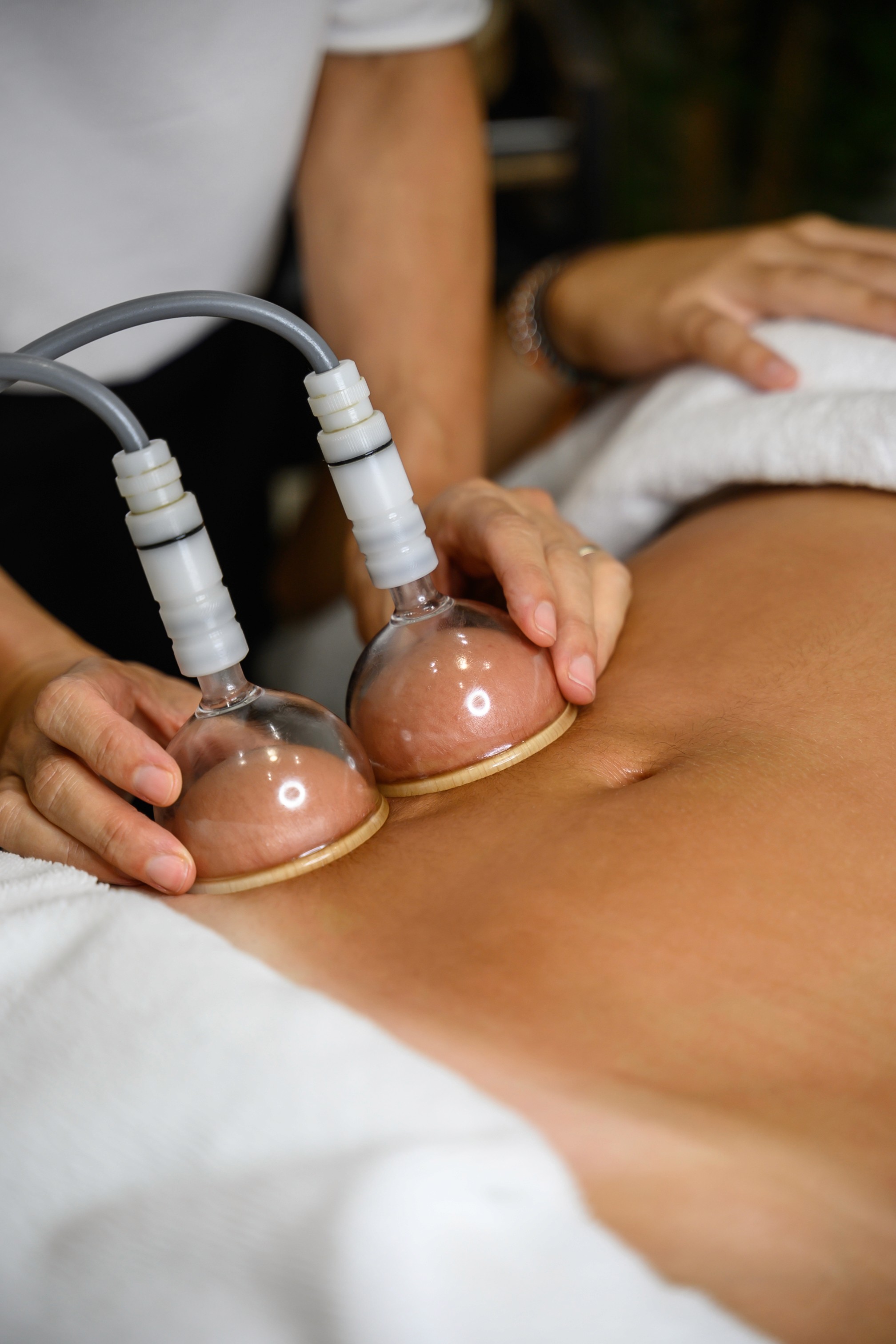 speaker with a half white half green background