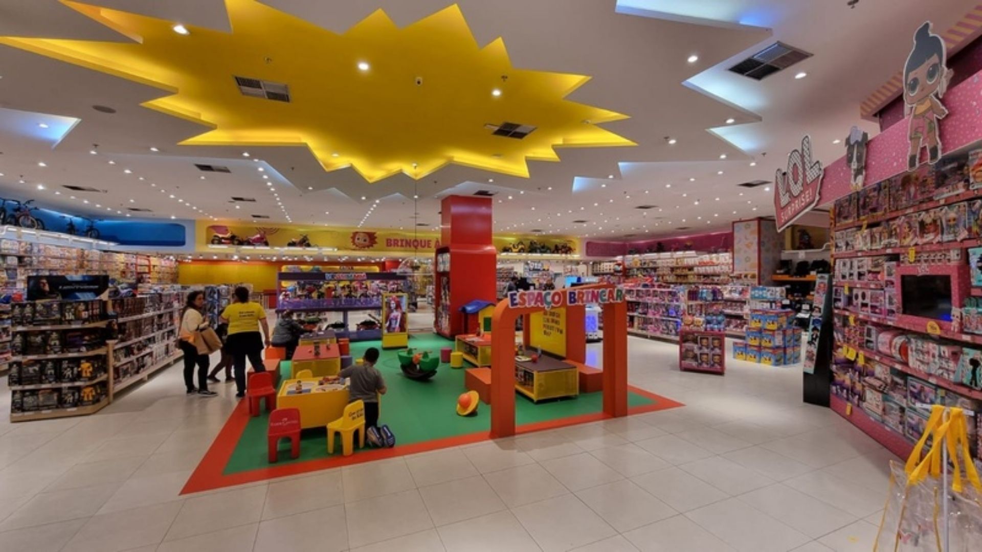 Ri Happy e PBKIDS transformam lojas em polos de entretenimento nas férias de 2026