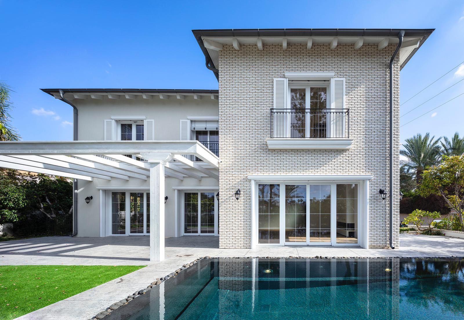 Two-storey white villa with swimming pool, Herzliya Pituach luxury villa