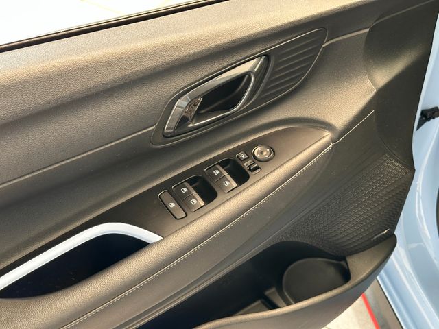 HYUNDAI i20 2023 BLUE Gebrauchtwagen - Galeriebild 13