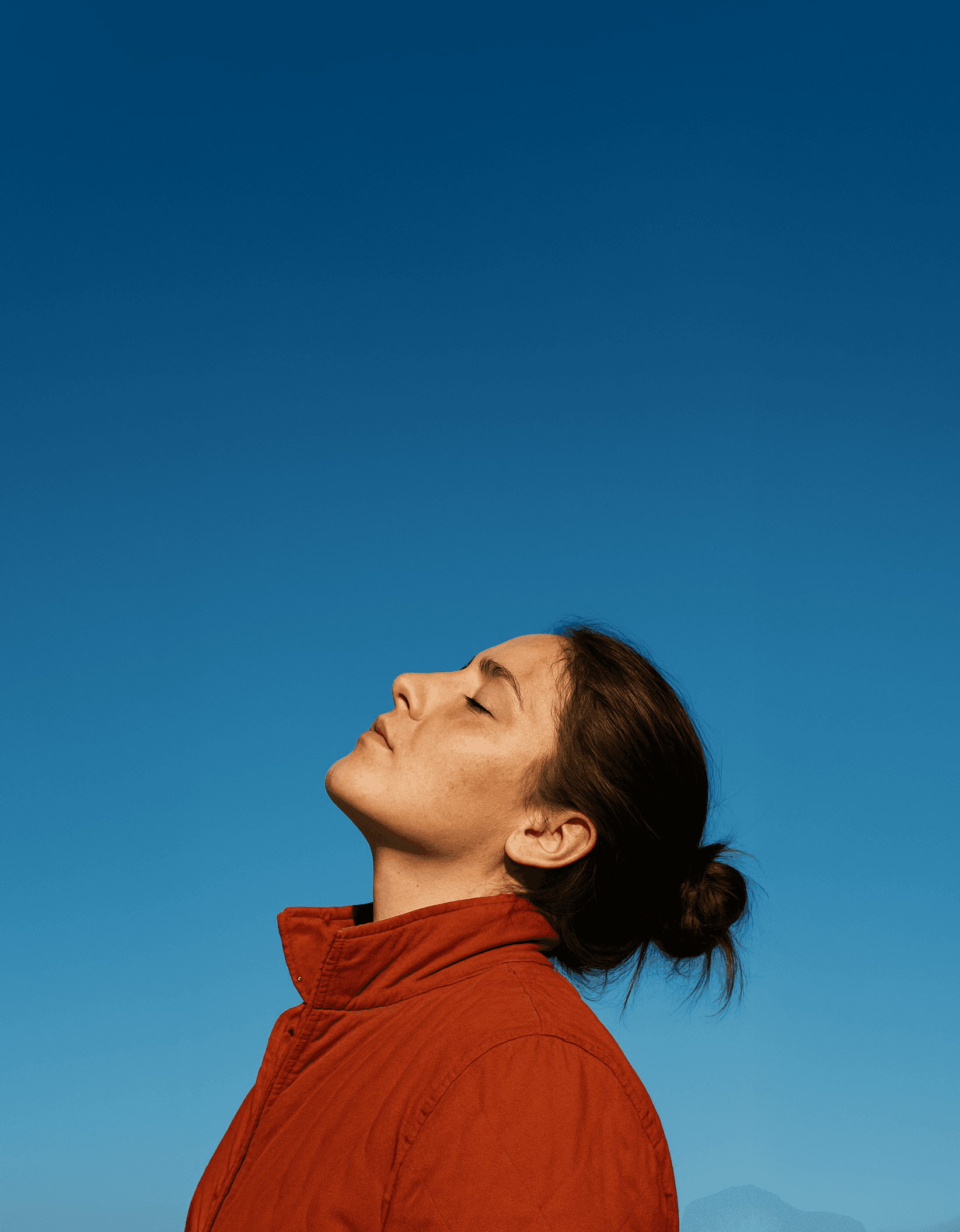 ujer profesional en proceso de liderazgo y bienestar en BISE Coaching