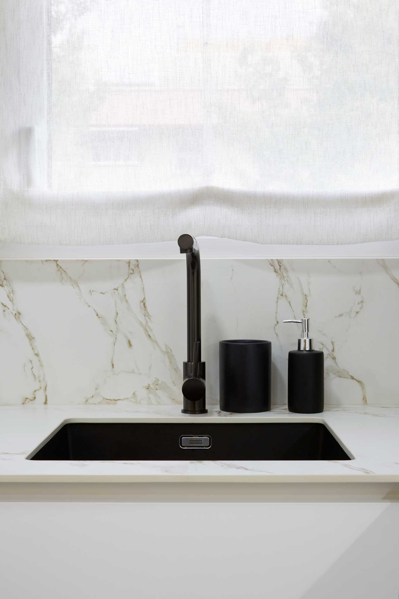 Image of Minimalist entryway