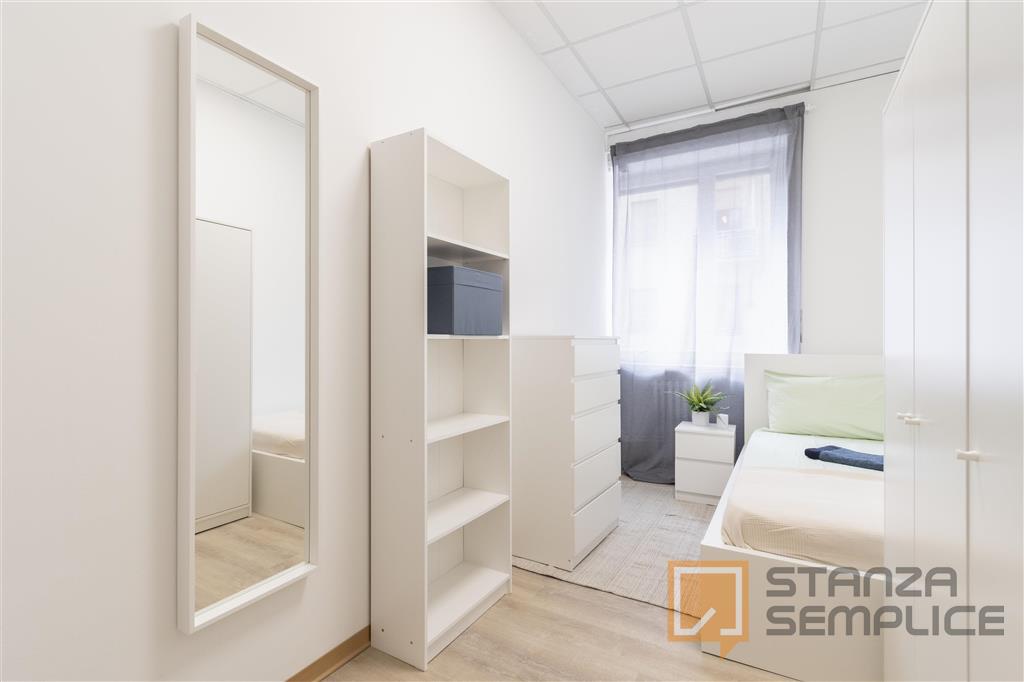 Room in Via Frinco, Torino