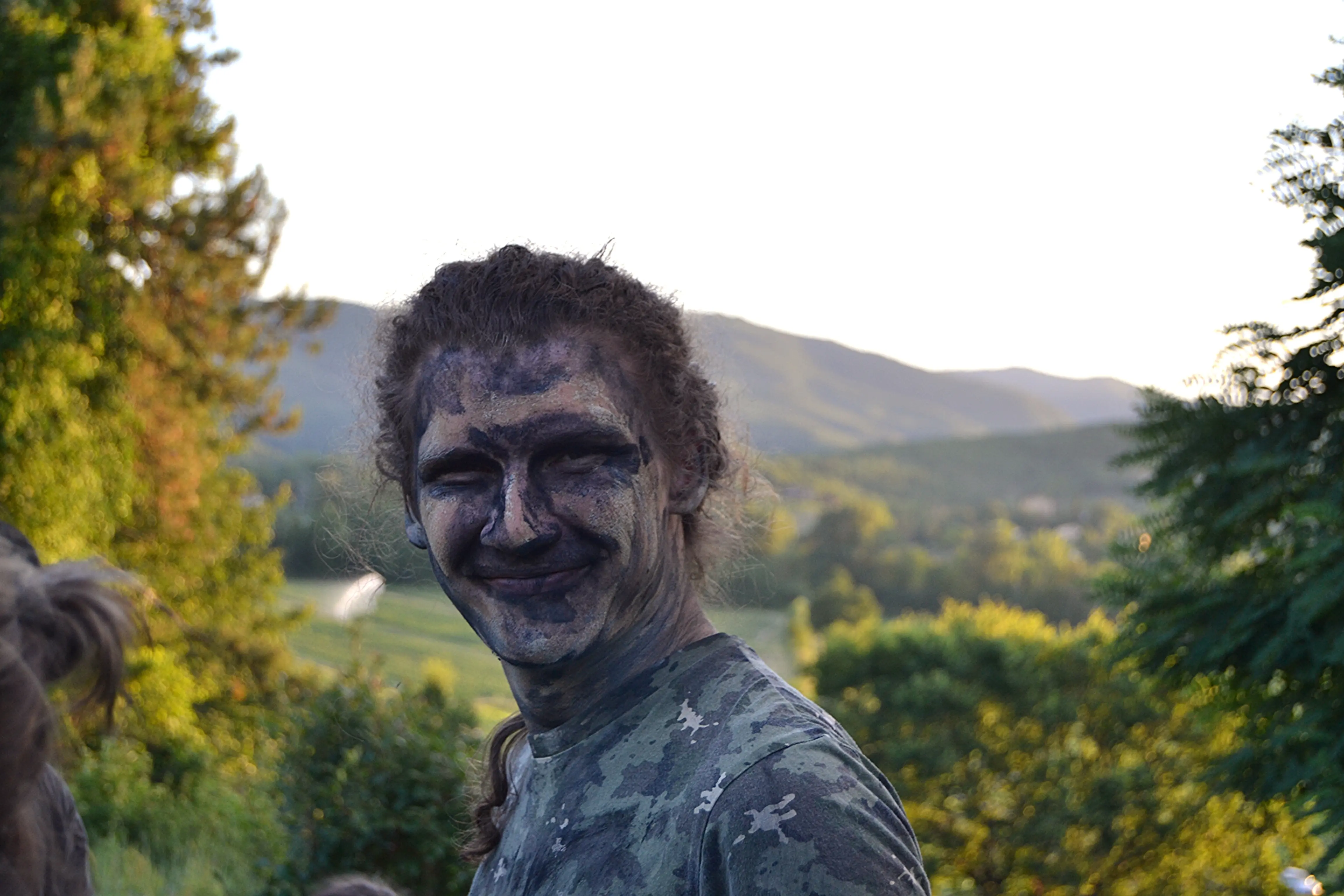 Andrea Modesti, istruttore di survival e bushcraft, esperto in campi avventura per ragazzi e corsi di sopravvivenza outdoor