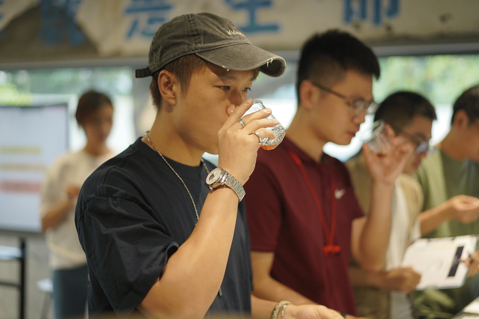 品尝咖啡的活动现场