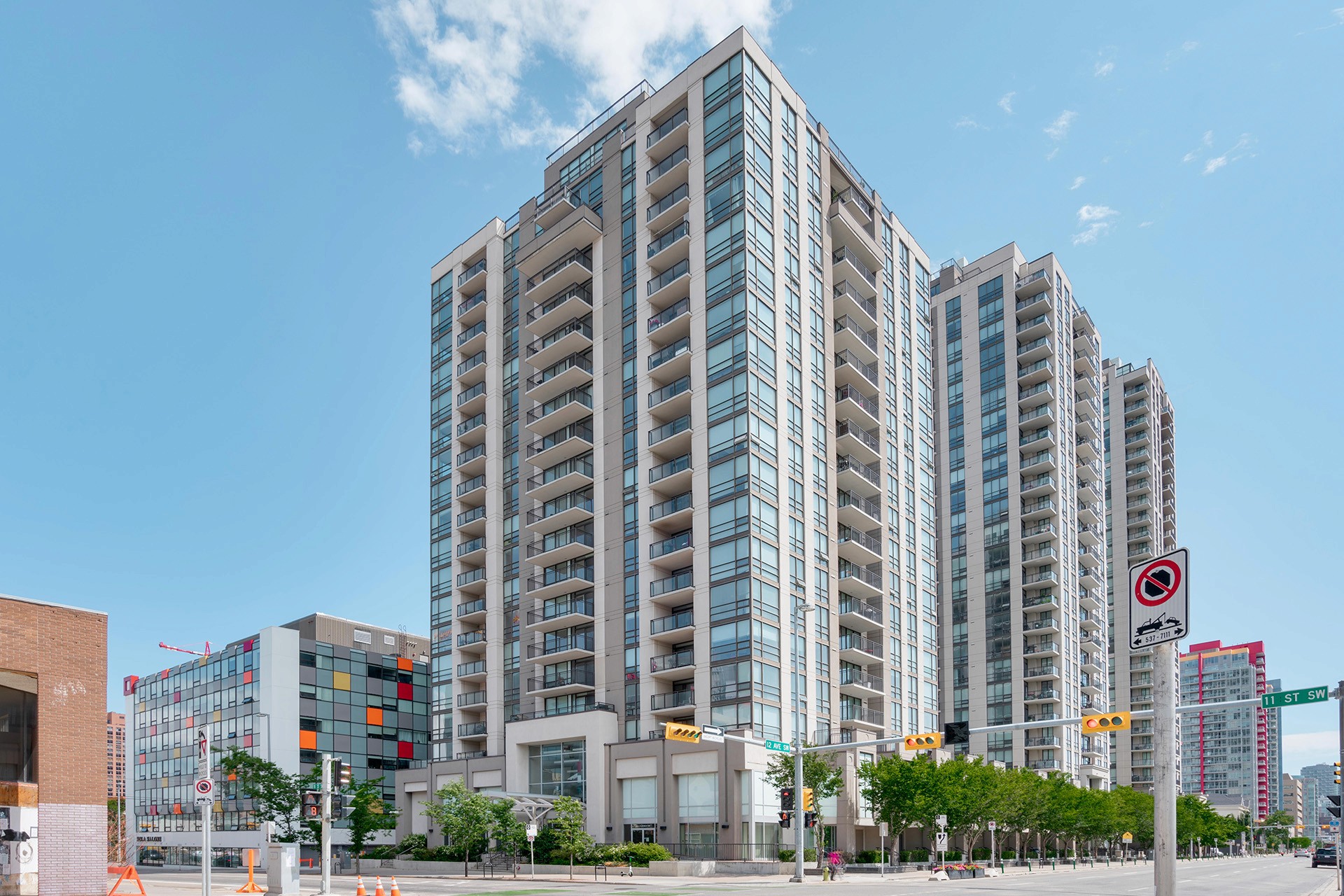 Hero image featuring the app on a phone device