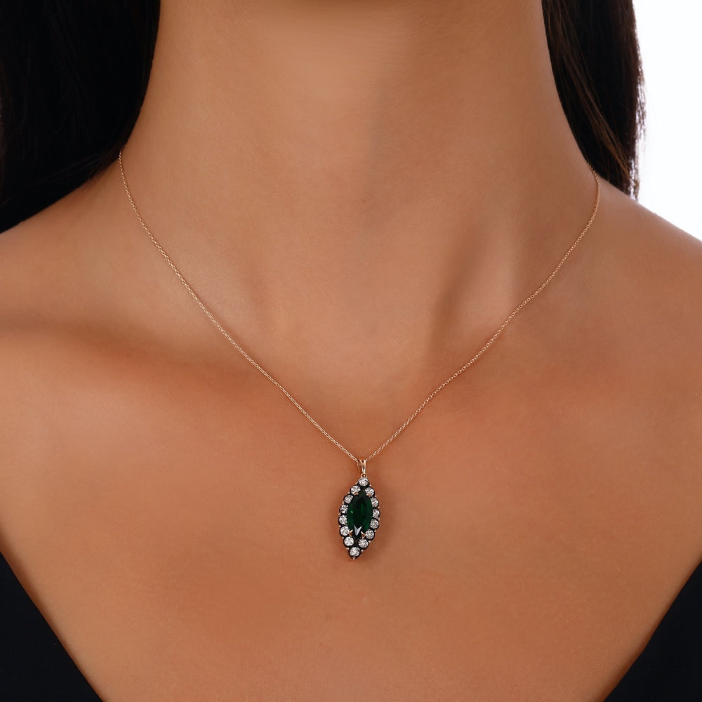 Assos 0.05 Karat Zümrüt Renkli Markiz Kesim Elmas Kolye