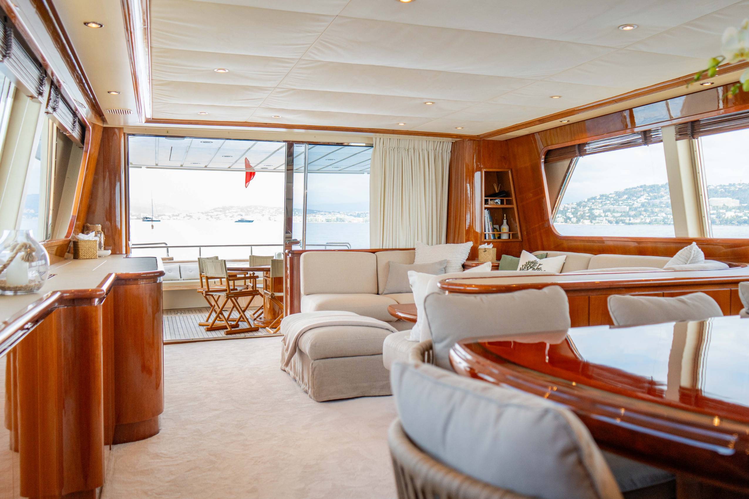 Dynamic picture of a cyclist riding downhill