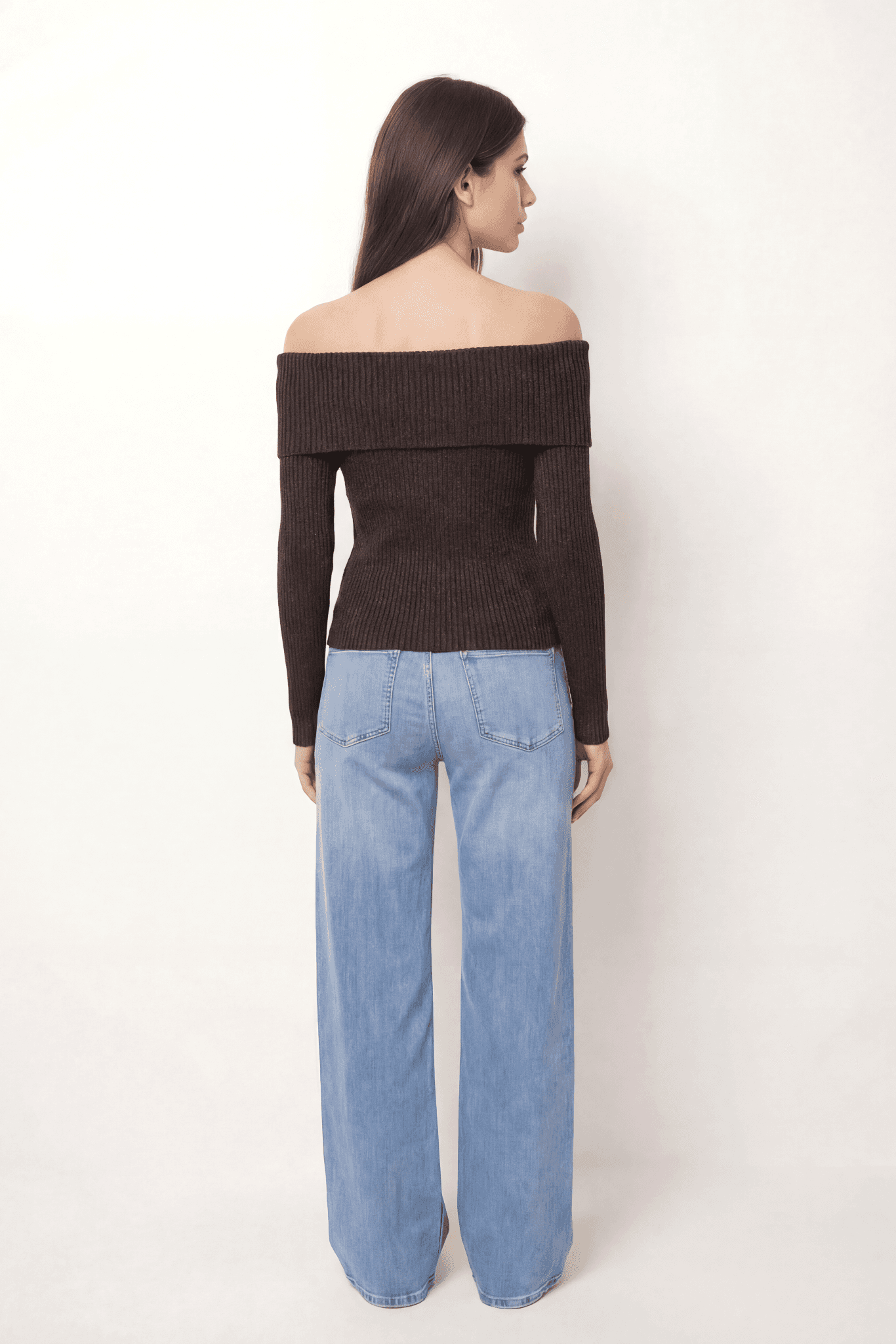 Multiple pose options for AI fashion models: front, back and side views to showcase clothing details. Compliant to marketplace e-commerce photography standards.