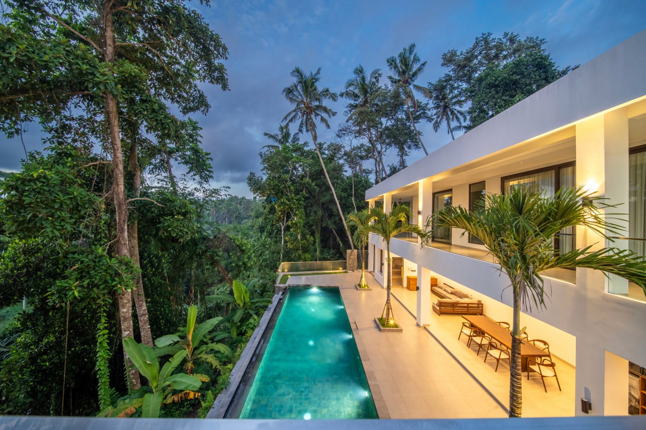 4-bedroom premium villa with jungle and river views in Ubud