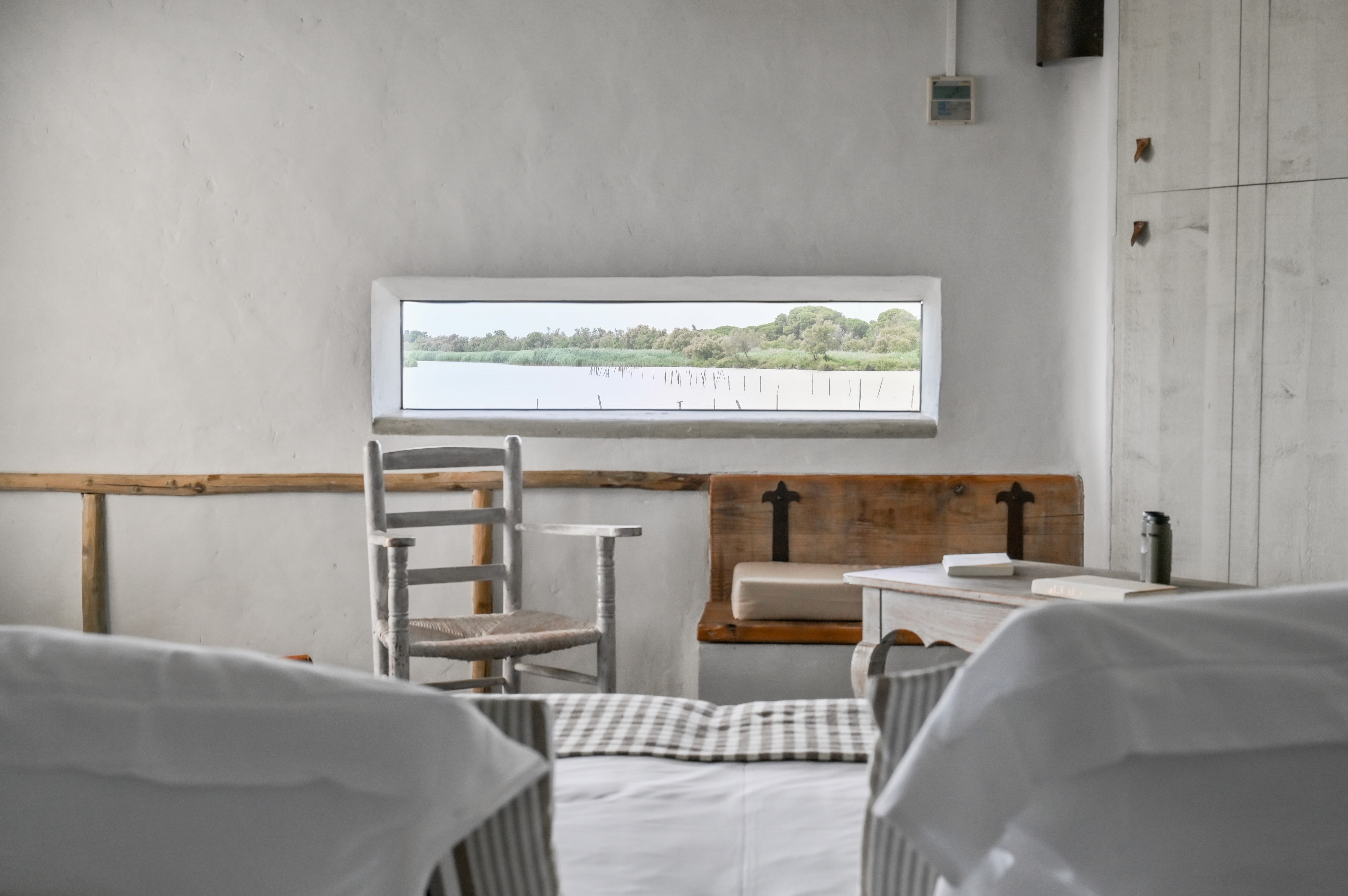 Scène d’hôtel authentique illustrant la compréhension terrain des enjeux hôteliers