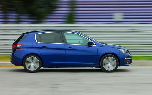 Limuzina koja se kreće velikom brzinom, privatni transfer do zračne luke u New Yorku