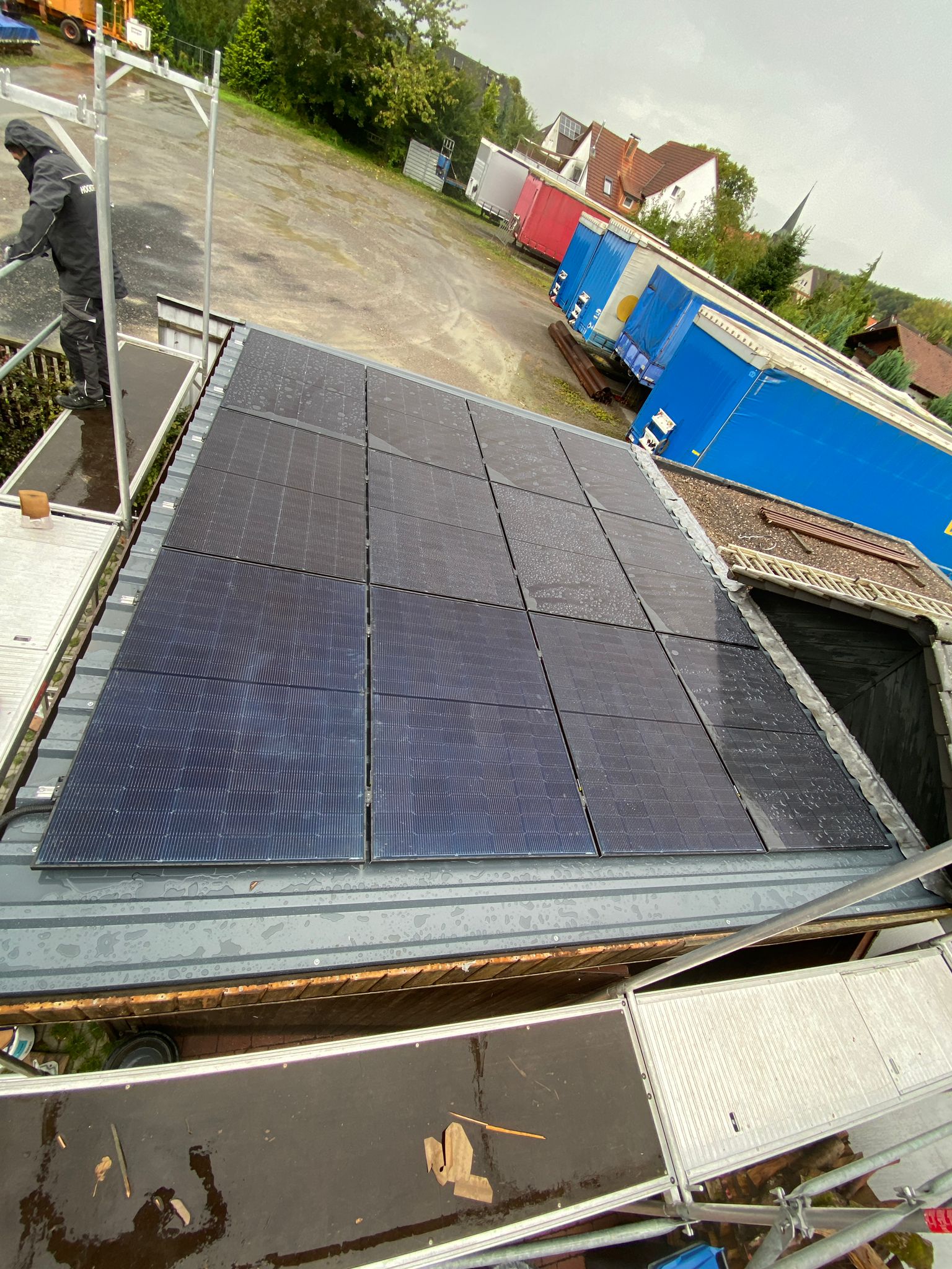 Dach mit PV Anlage in Heinsen