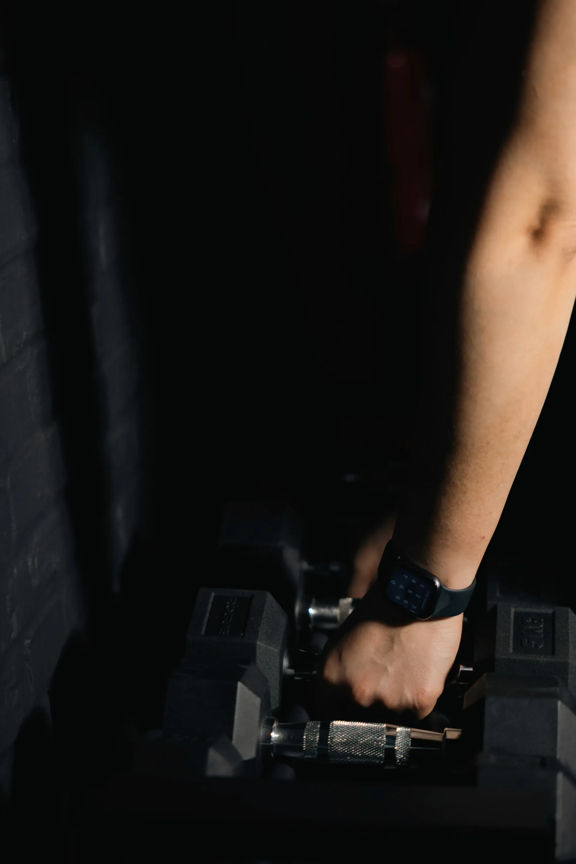 woman doing weight lifting