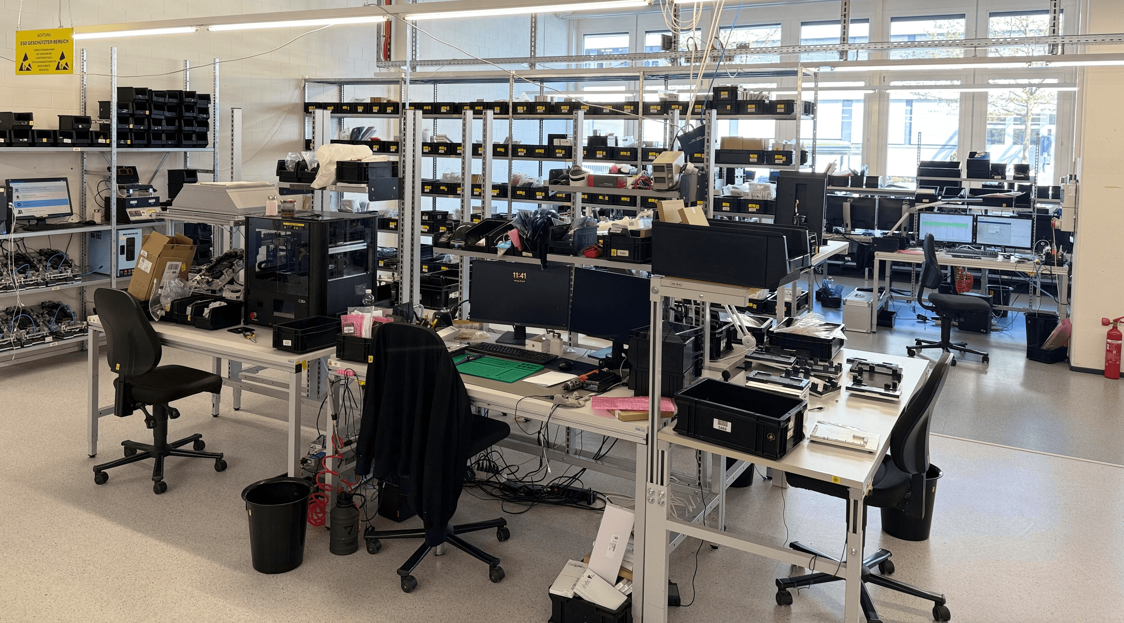 People working in a refurbishment factory of Recommerce.