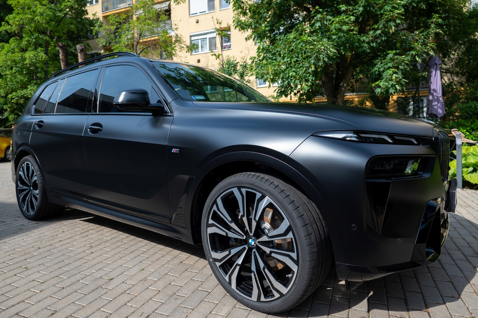 BMW X7 fényesről mattra kővédelem