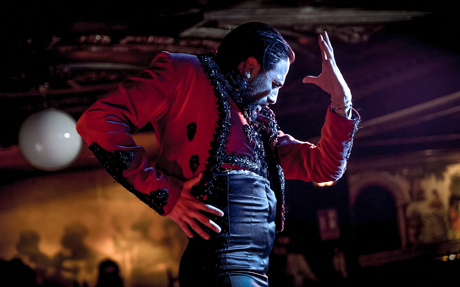 在Tablao Flamenco 1911表演的弗拉明戈舞者。