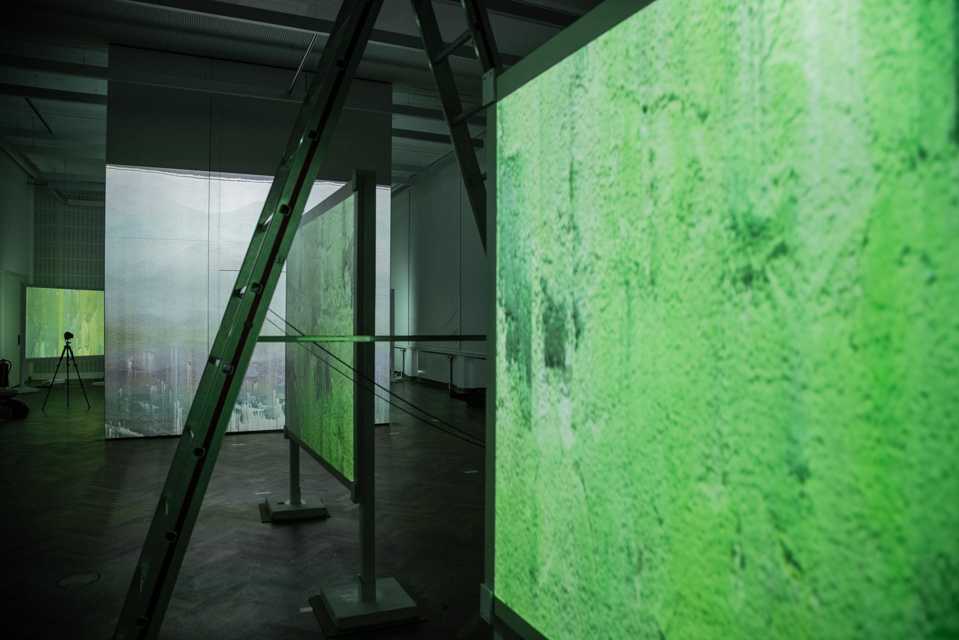 The ever changing light - interior projection mapping performance