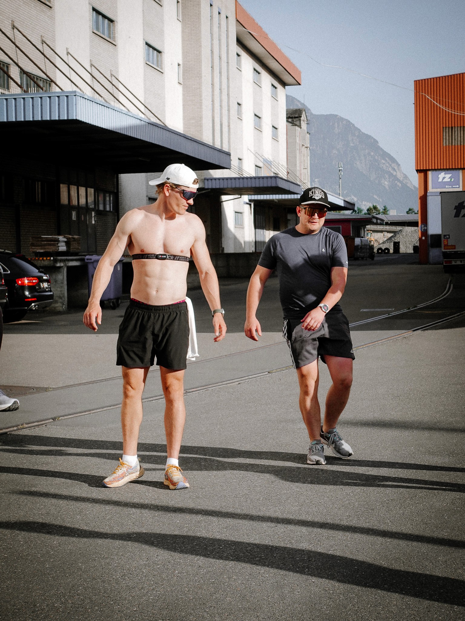 Mitglieder des Run 9470 Club beim Warm-up vor dem Lauf in Buchs