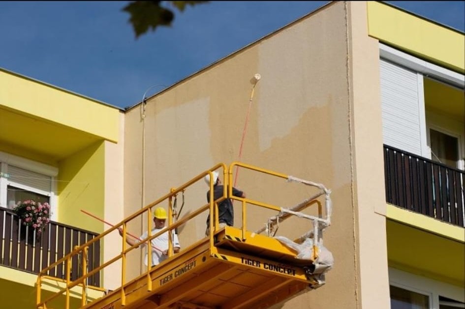 Commercial building exterior painting