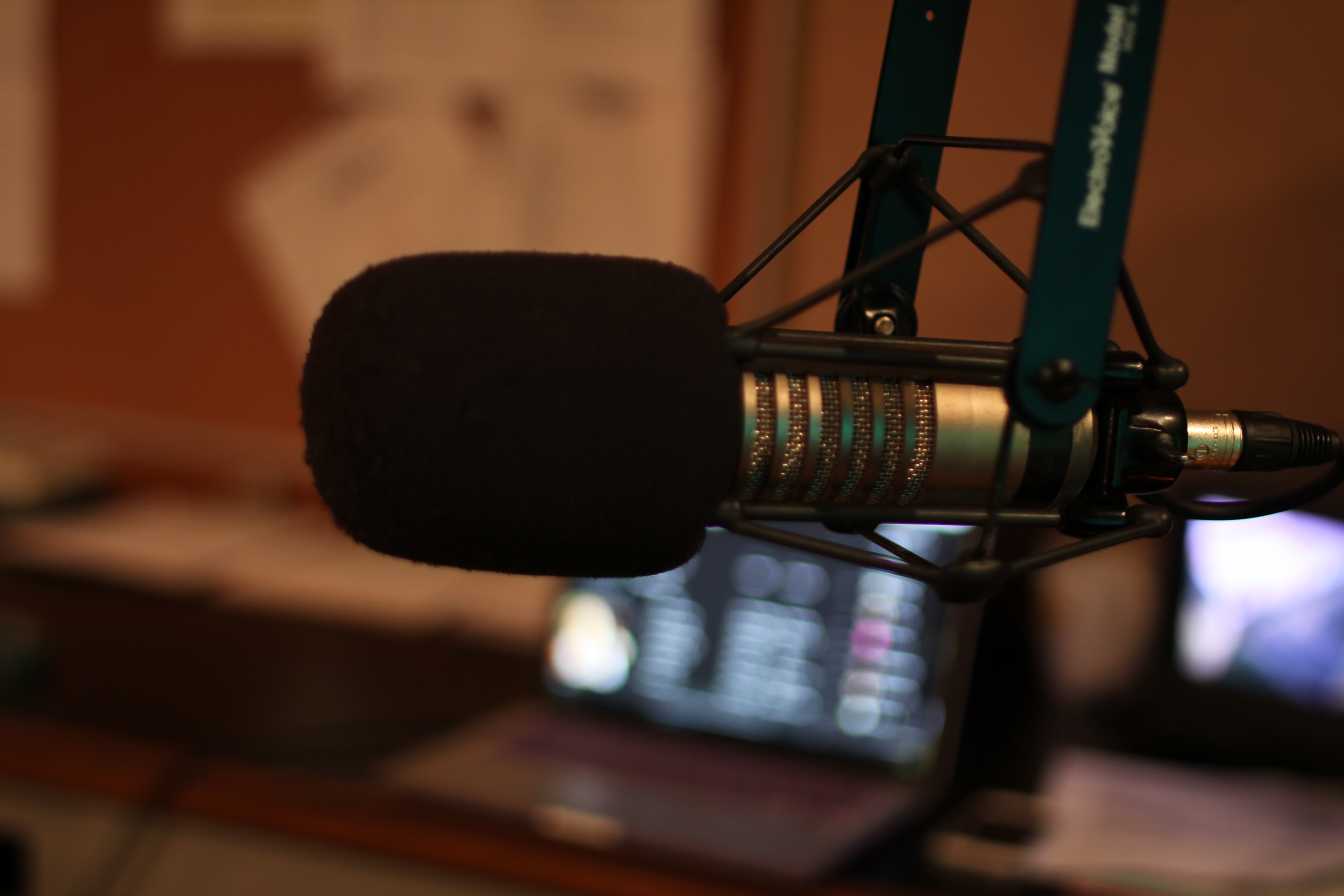 Microphone with laptop -  free AI voice generator celebrity 
