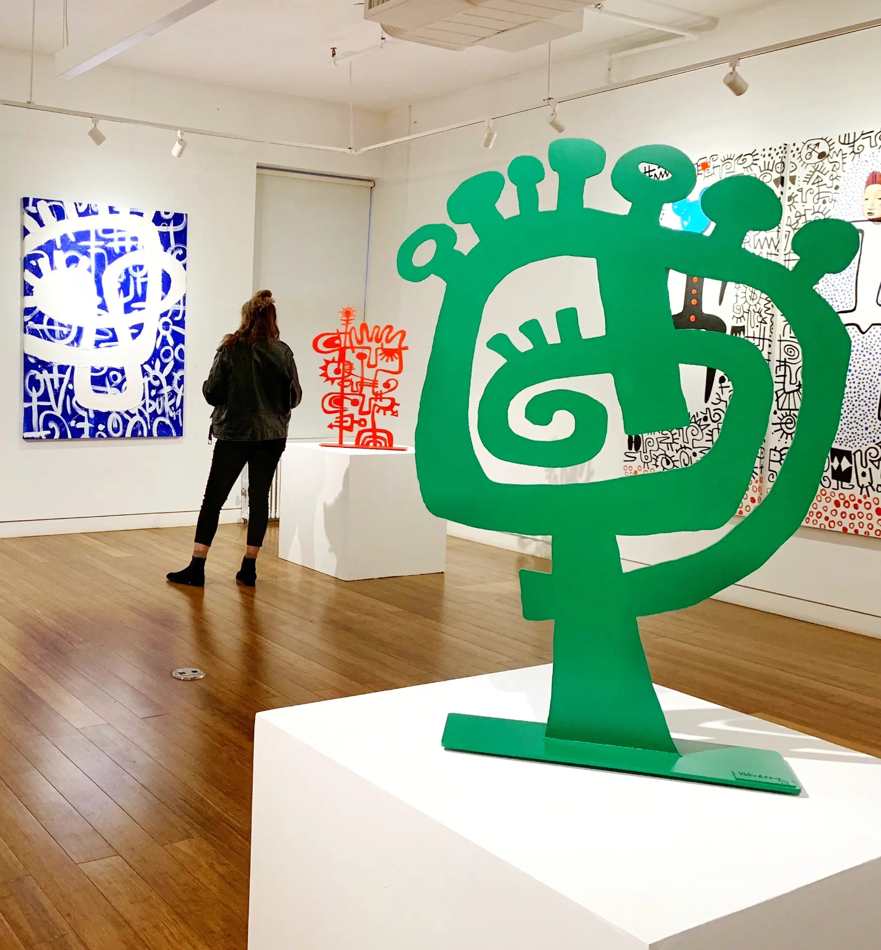 Woman in the Mirror,
c.2019,
edition of 8
powder coated steel
Size: (71cm x 92cm)