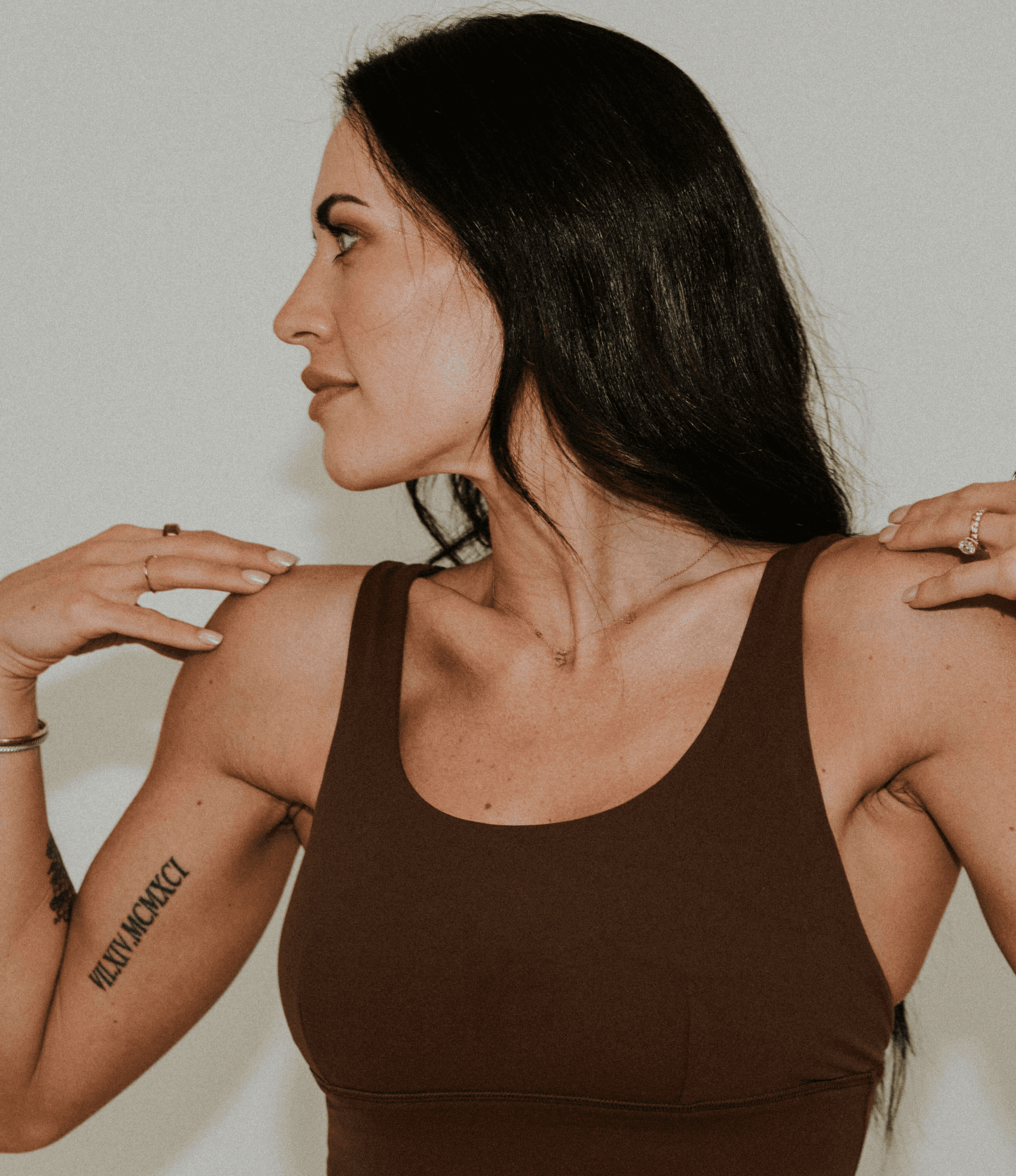 Shae Davis demonstrating upper body strength and posture