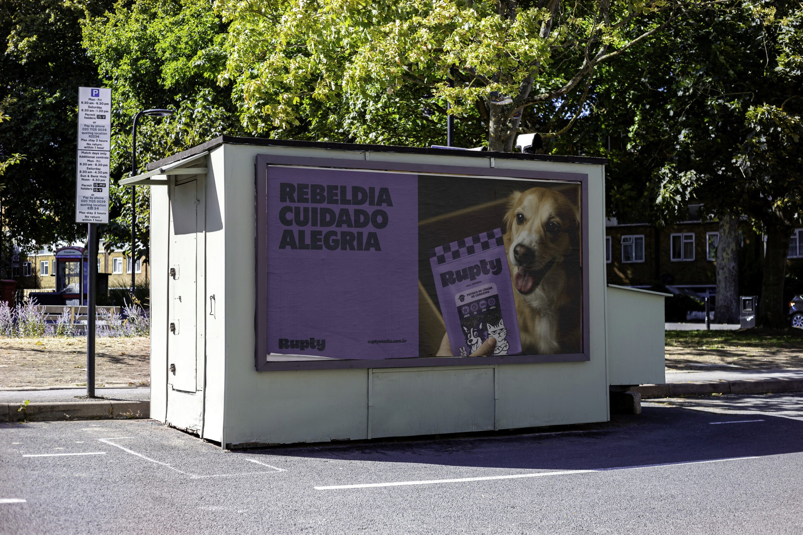 Aplicação da marca em uma outdoor