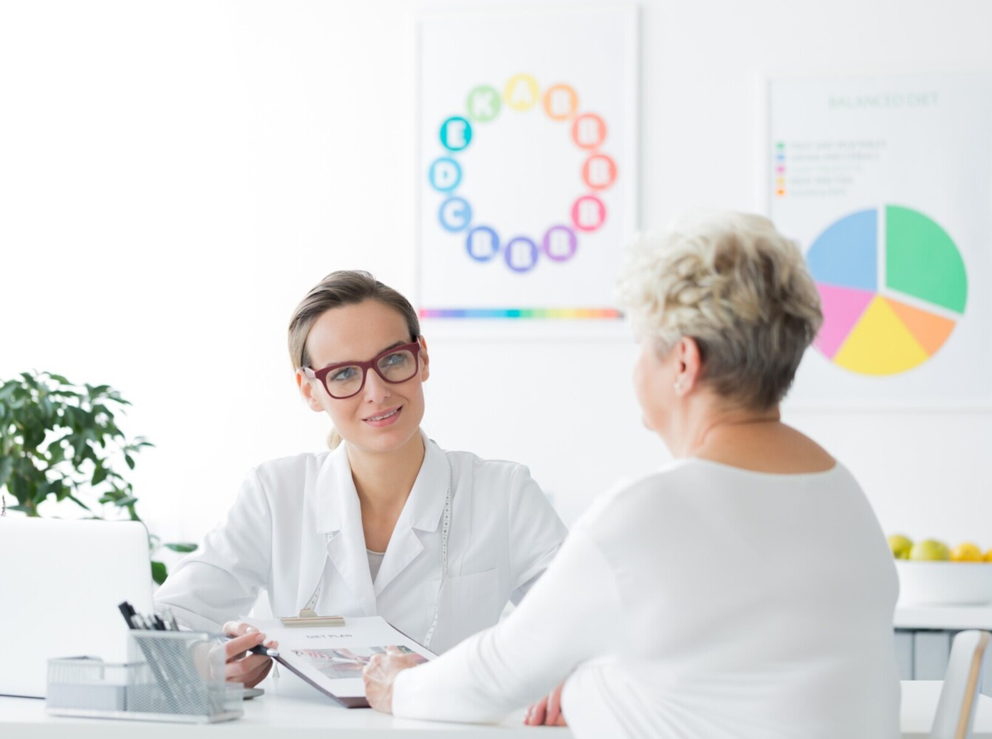 menopausal woman at an appointment with her dietitian to discuss how to reduce weight without exercise during hormonal changes