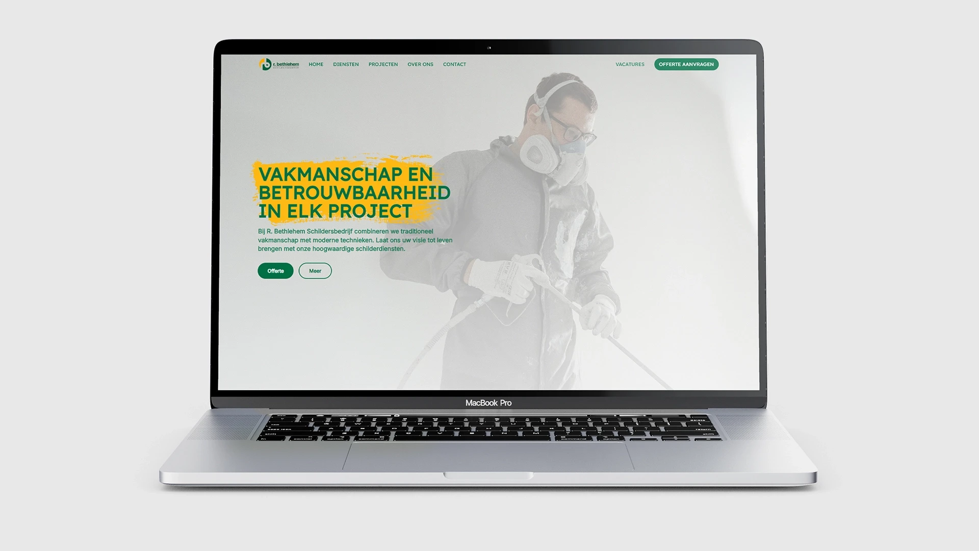 Openstaande laptop van de nieuwe website van R. Bethlehem Schildersbedrijf