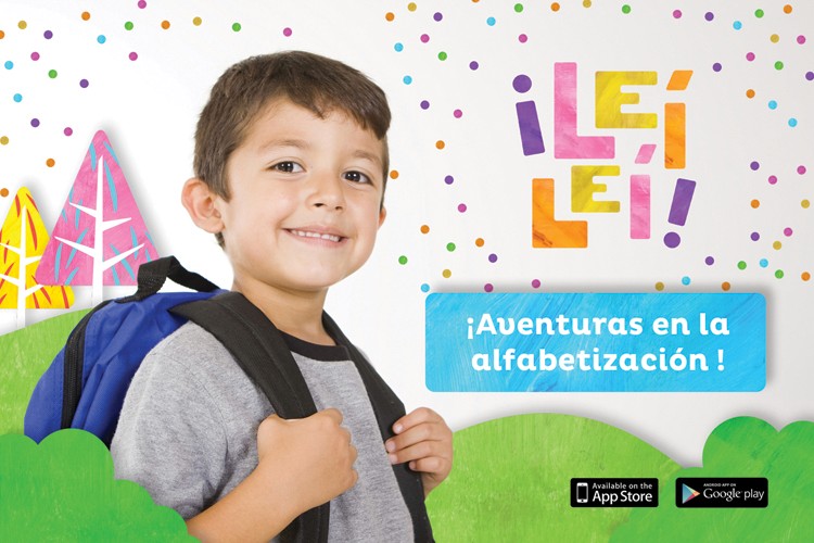 A young boy with a blue backpack smiles at the camera. The background features colorful confetti and stylized trees. Text on the right reads “¡Aventuras en la alfabetización!” and includes icons for App Store and Google Play.