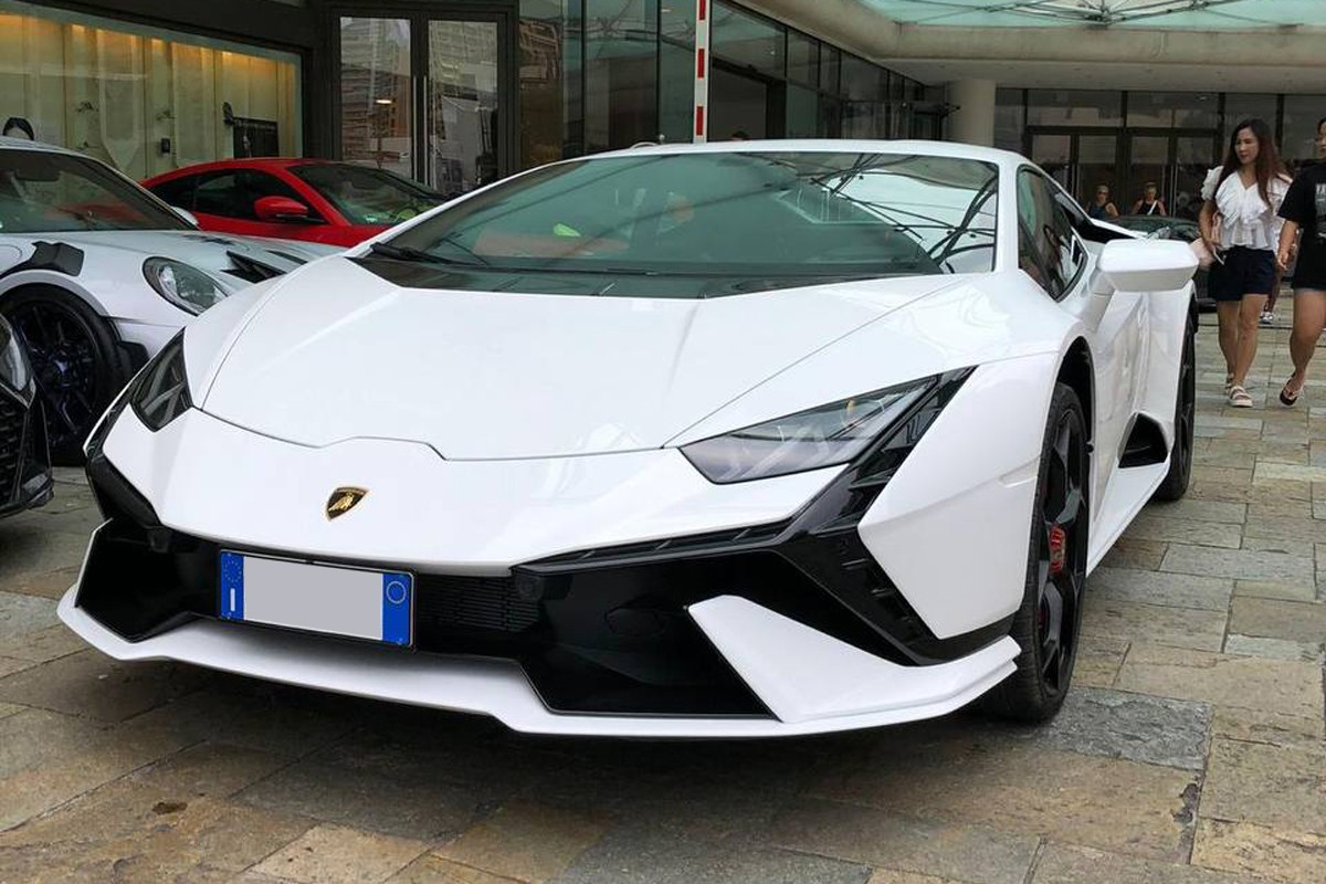 Lamborghini Huracan Tecnica for rent in Italy, Spain, Germany and  France