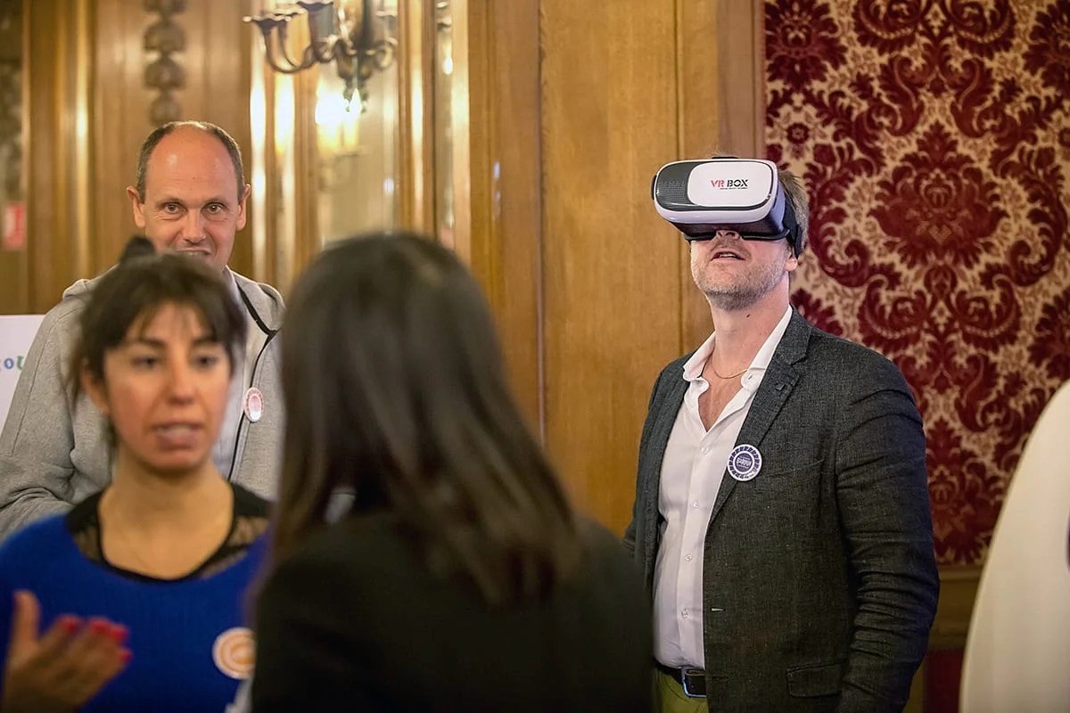 Démonstration de réalité virtuelle sur un stand de salon — reportage événementiel Lille | Anteale Yann Manac’h